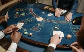 Interface pencarian perpustakaan game lgobola dengan filter kategori dan volatilitas slot